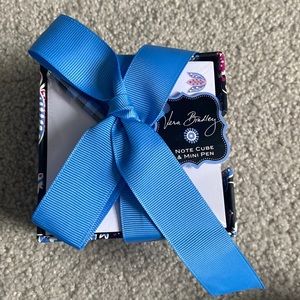 Vera Bradley Note Cube with Pen.